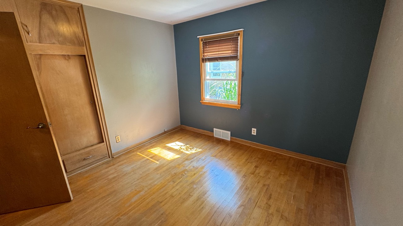 Bedroom · hardwood