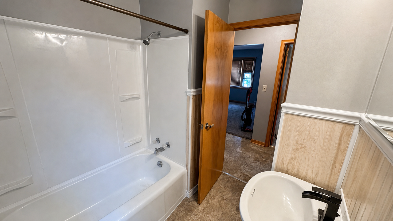 Main-floor full bathroom